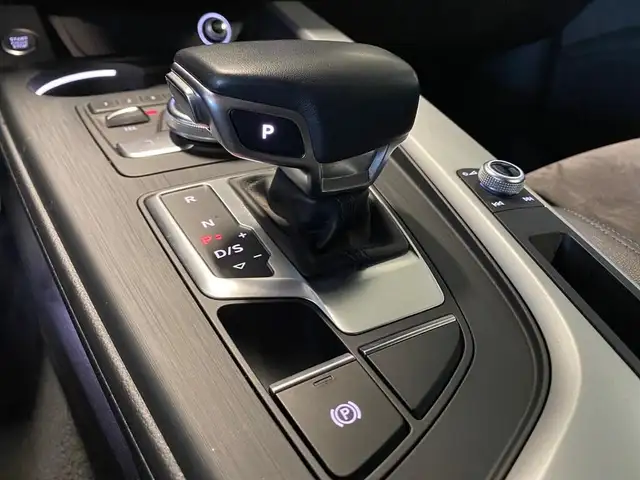 Audi A4 view 12