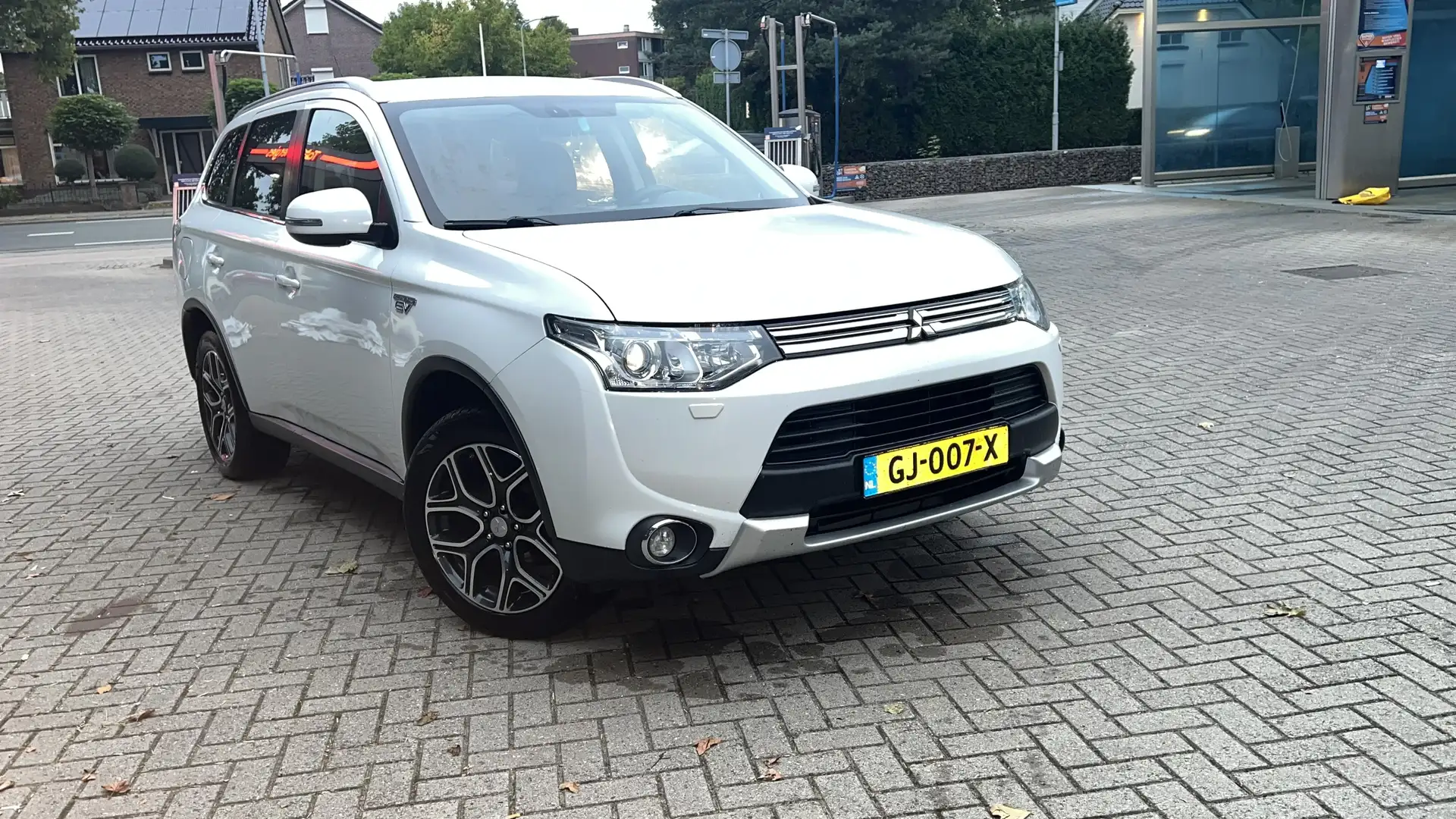 Mitsubishi Outlander 2.0 PHEV ExeEd XLine White - 2
