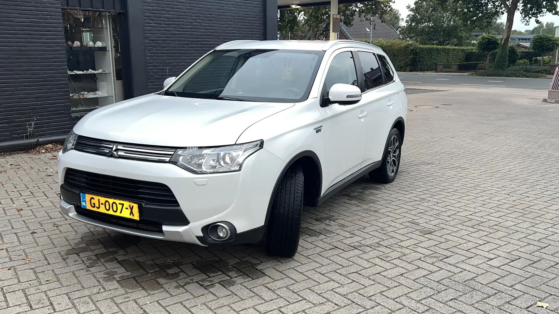 Mitsubishi Outlander 2.0 PHEV ExeEd XLine White - 1