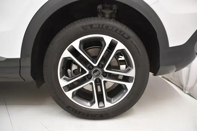 Audi Q5 view 6