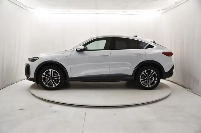 Audi Q5 view 2