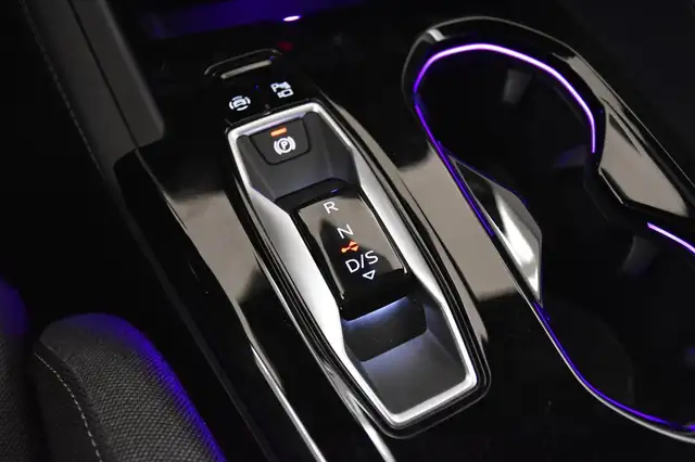 Audi Q5 view 12