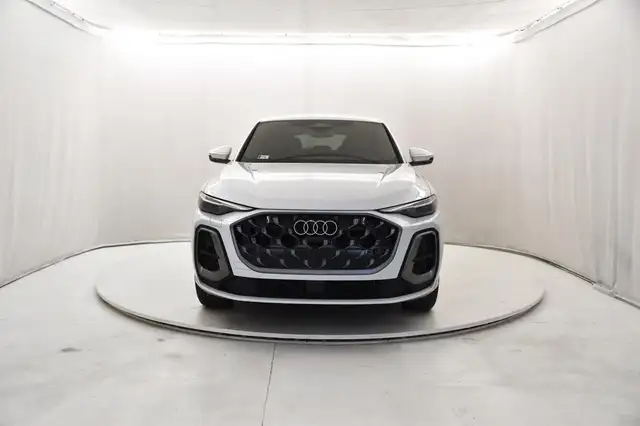 Audi Q5 view 5
