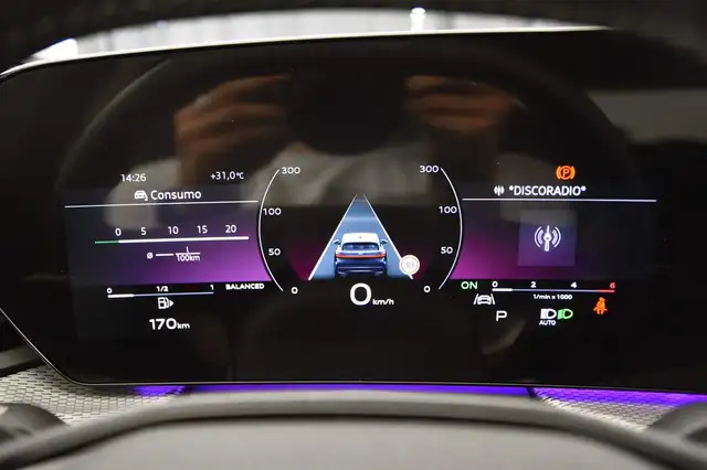 Audi Q5 view 8