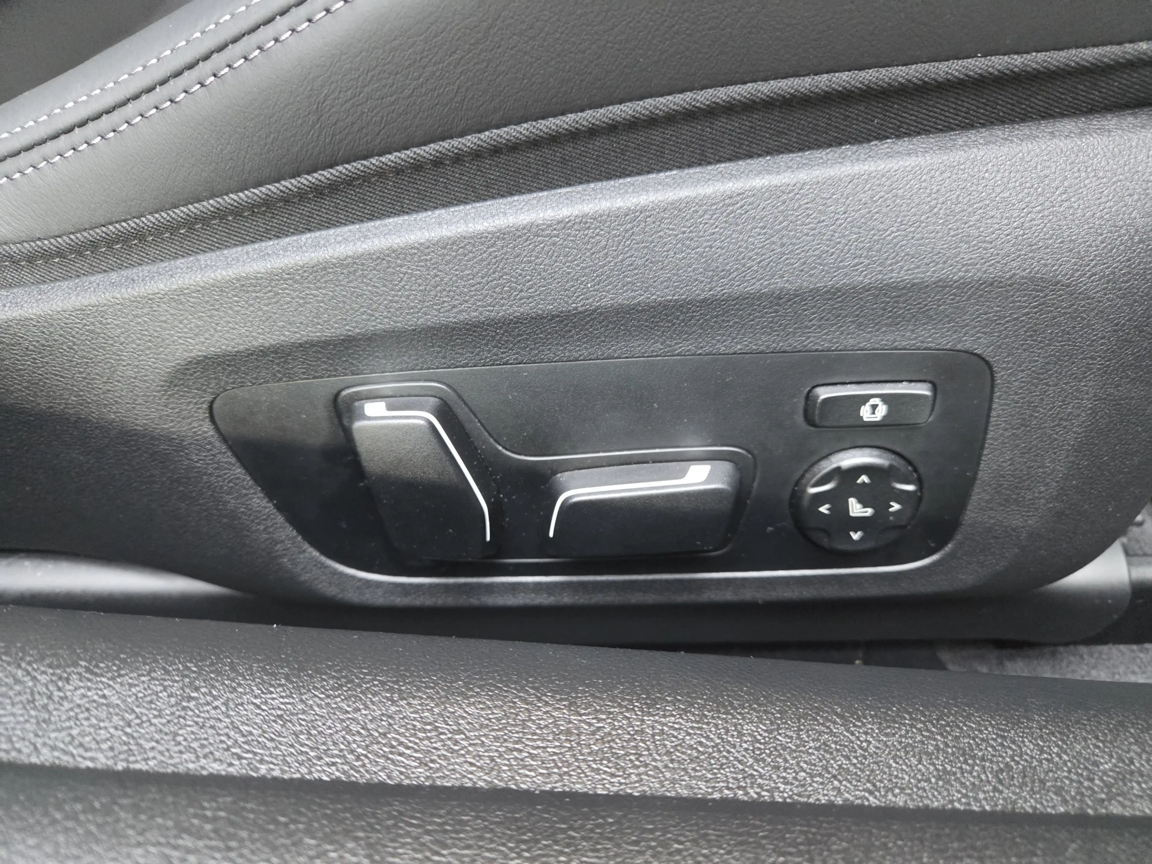 BMW M4 xDrive Comp. Ultimate CarbonExt. Sitzlüft ACC — photo 38