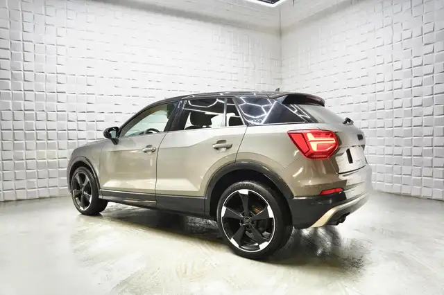 Audi Q2 view 8
