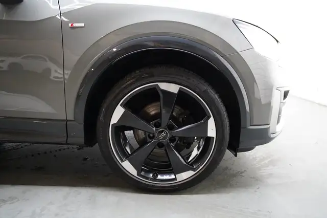 Audi Q2 view 11