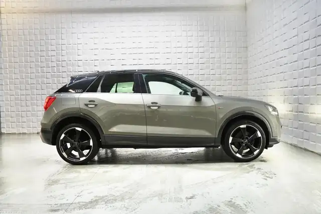 Audi Q2 view 4