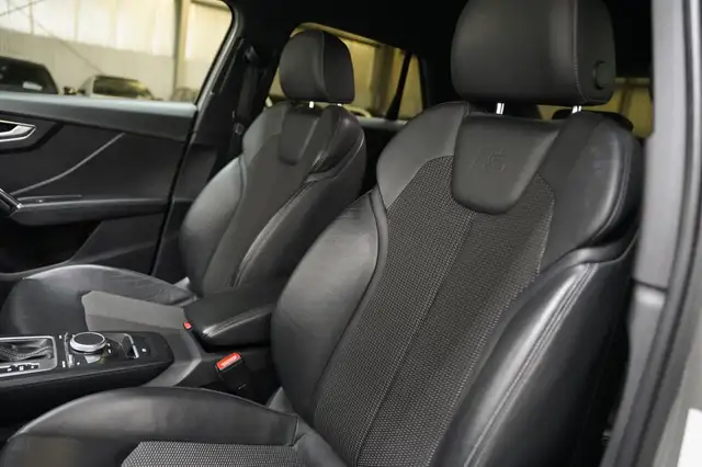 Audi Q2 view 13