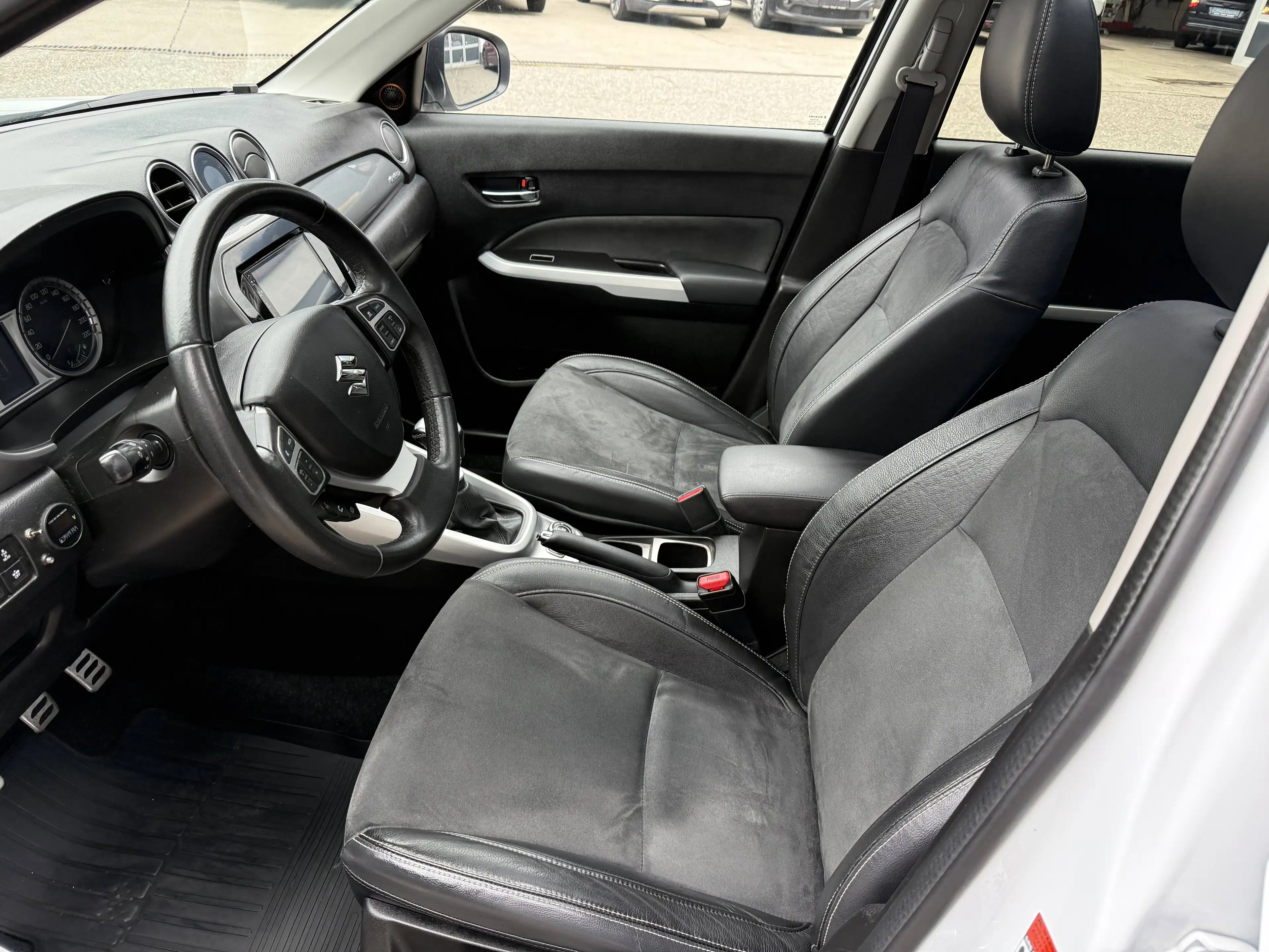 Suzuki Vitara 1,6 DDiS 4WD Flash inkl. Winterräder — photo 9