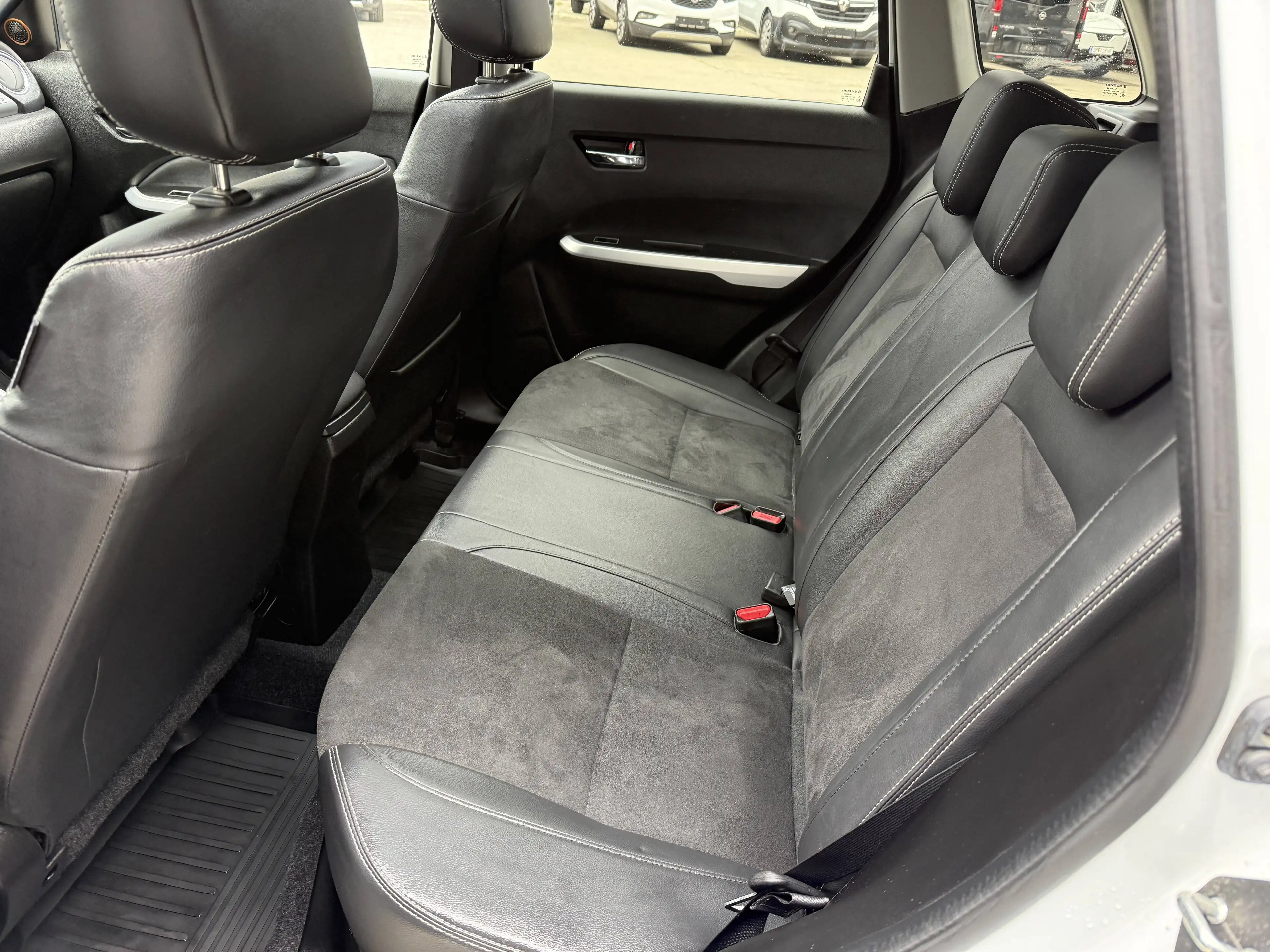 Suzuki Vitara 1,6 DDiS 4WD Flash inkl. Winterräder — photo 8