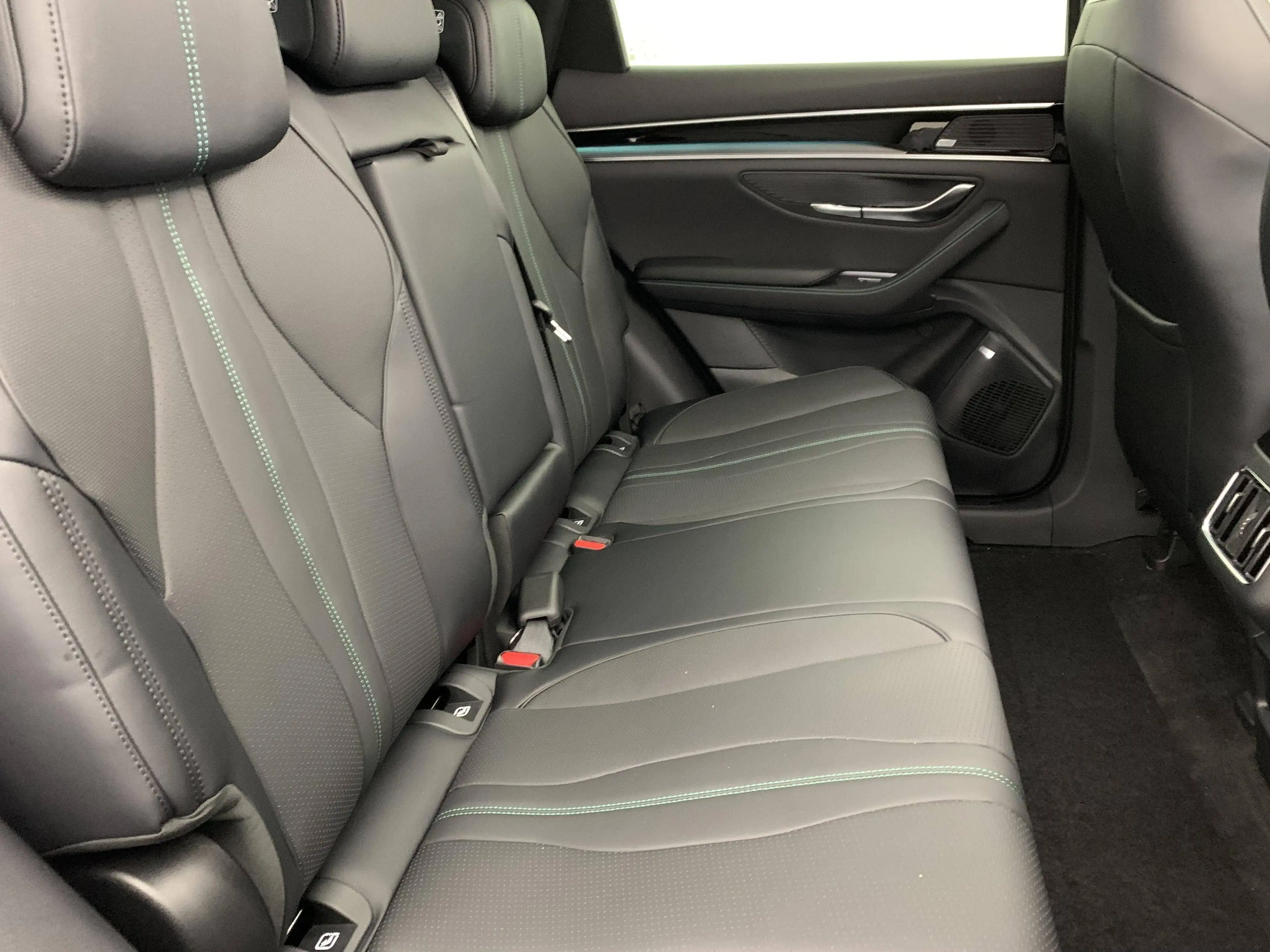 BYD Seal U 1.5 DM-i PHEV 218 Comfort | SUR COMMANDE | 0 KM | Avantage client 6 510 € sur prix catalogue — photo 12