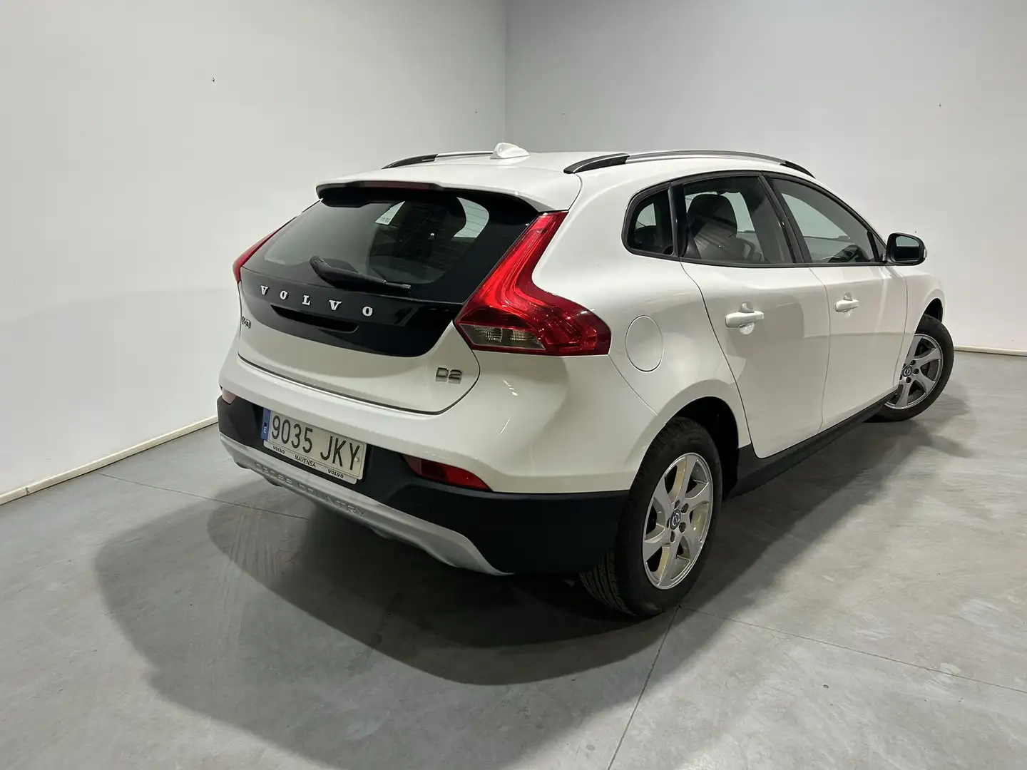 Volvo V40 Cross Country D2 Kinetic 120 Blanc - 2