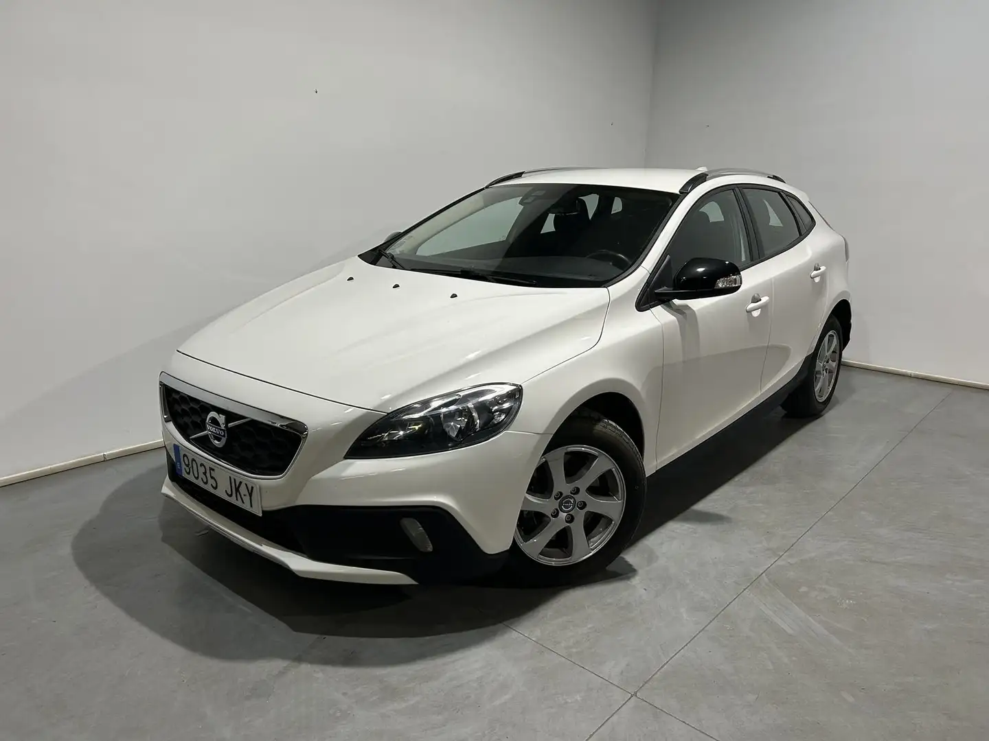 Volvo V40 Cross Country D2 Kinetic 120 Blanc - 1