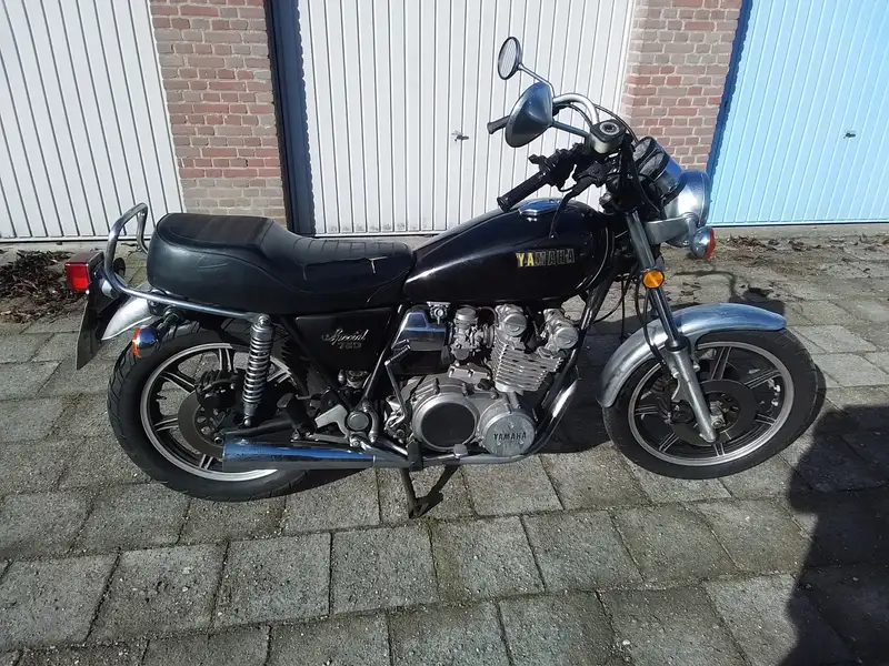 Yamaha XS 750 - foto 2