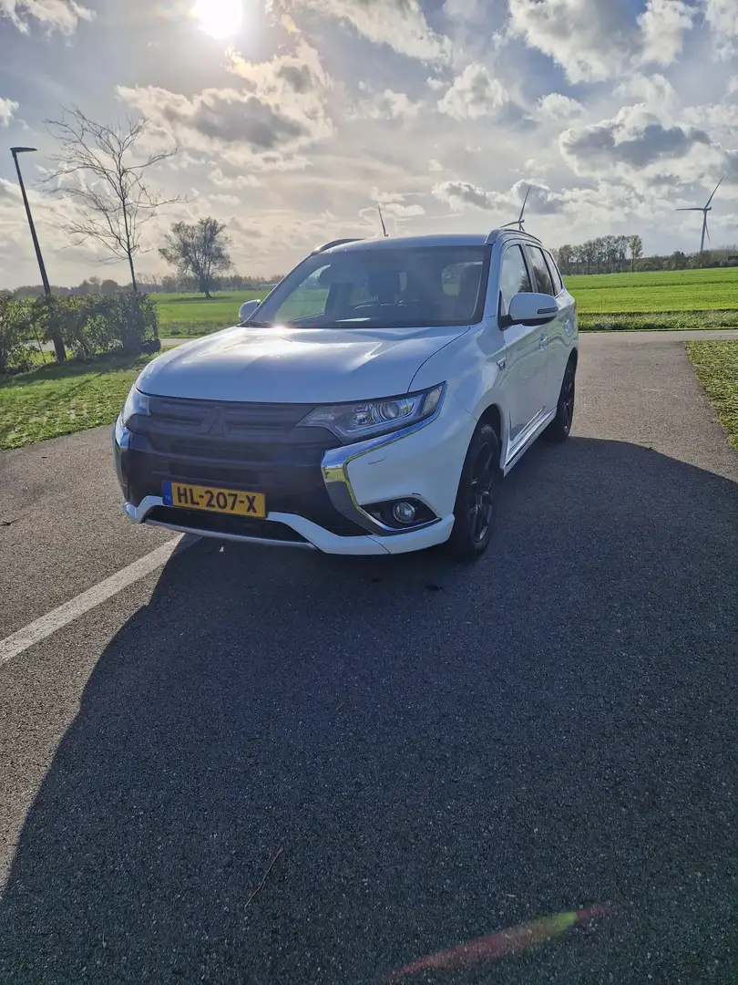 Mitsubishi Outlander 2.0 PHEV Bns. Edition White - 2