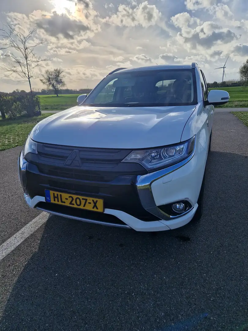 Mitsubishi Outlander 2.0 PHEV Bns. Edition White - 1