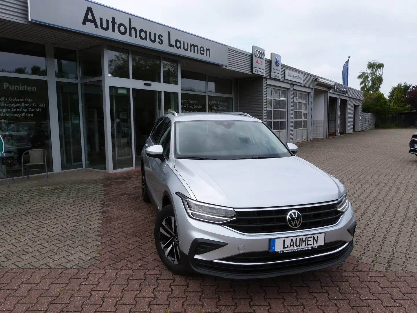 Volkswagen Tiguan 1.5 TSI DSG United AHK el.Heck. NAVI Standheiz. Plateado - 1
