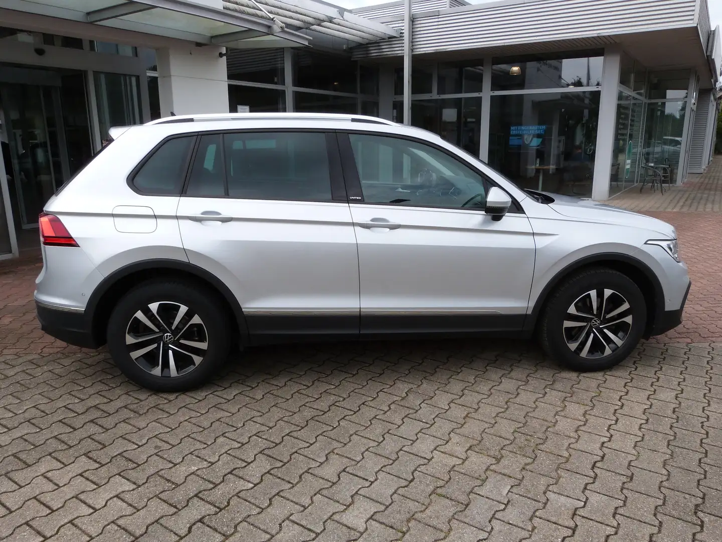 Volkswagen Tiguan 1.5 TSI DSG United AHK el.Heck. NAVI Standheiz. Plateado - 2