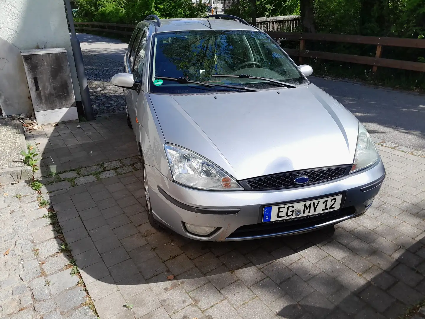 Ford Focus 1.6 Turnier Futura---KEINE E-MAIL Gris - 1