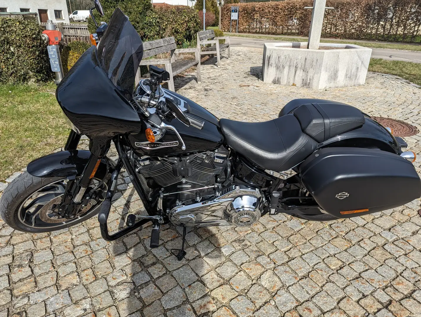 Harley-Davidson Sport Glide Noir - 1