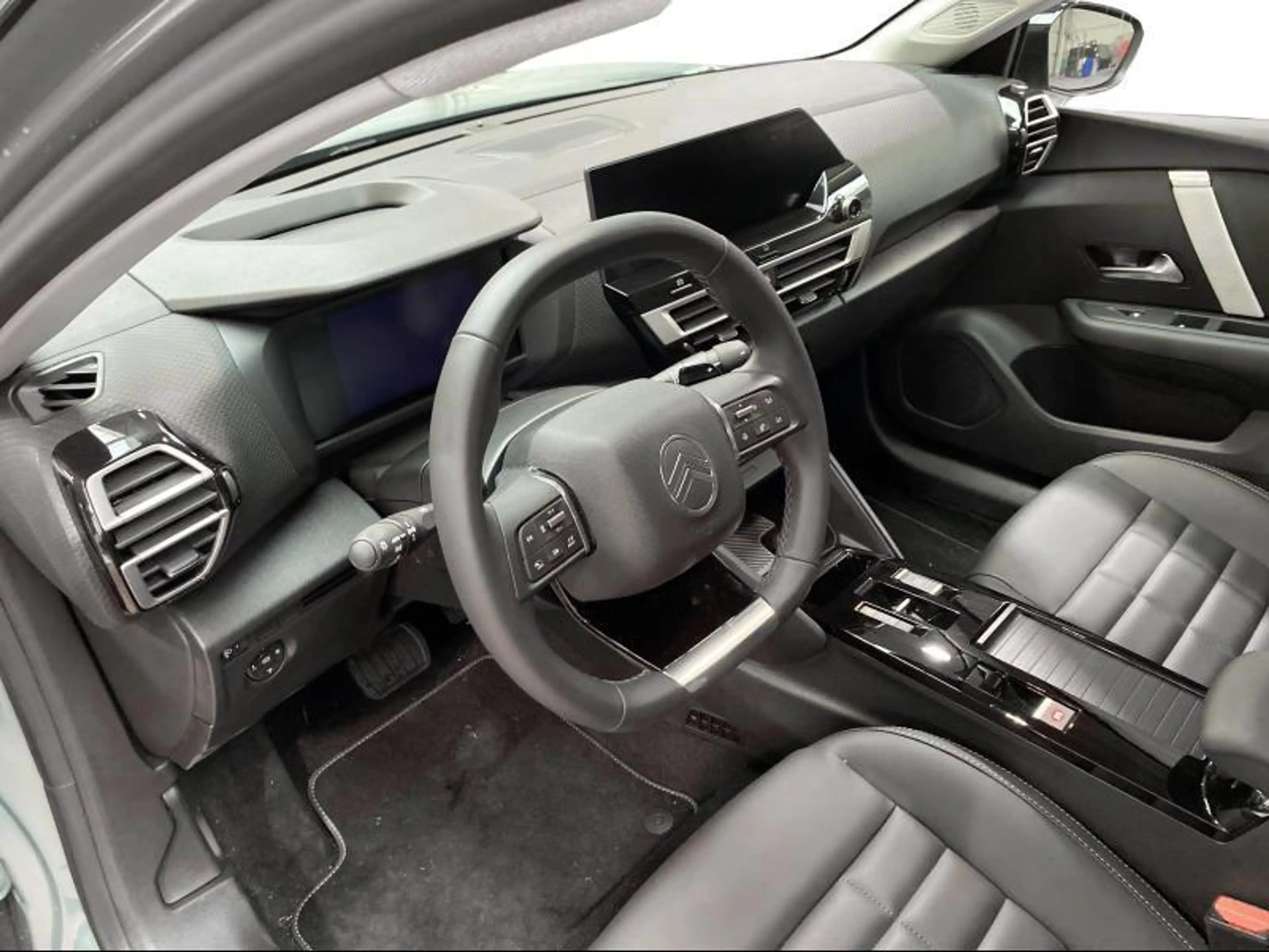 Citroen C4 MAX MHEV — photo 13