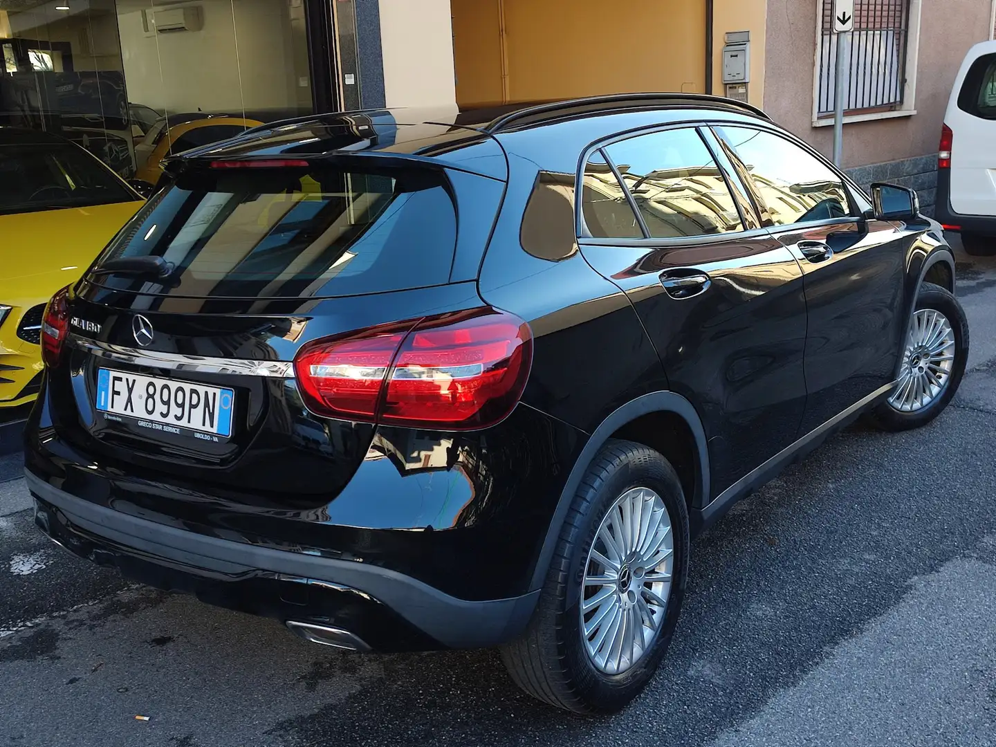 Mercedes-Benz GLA 180 Night Edition Navi/Led/Telecamera/Portellone elett Nero - 2