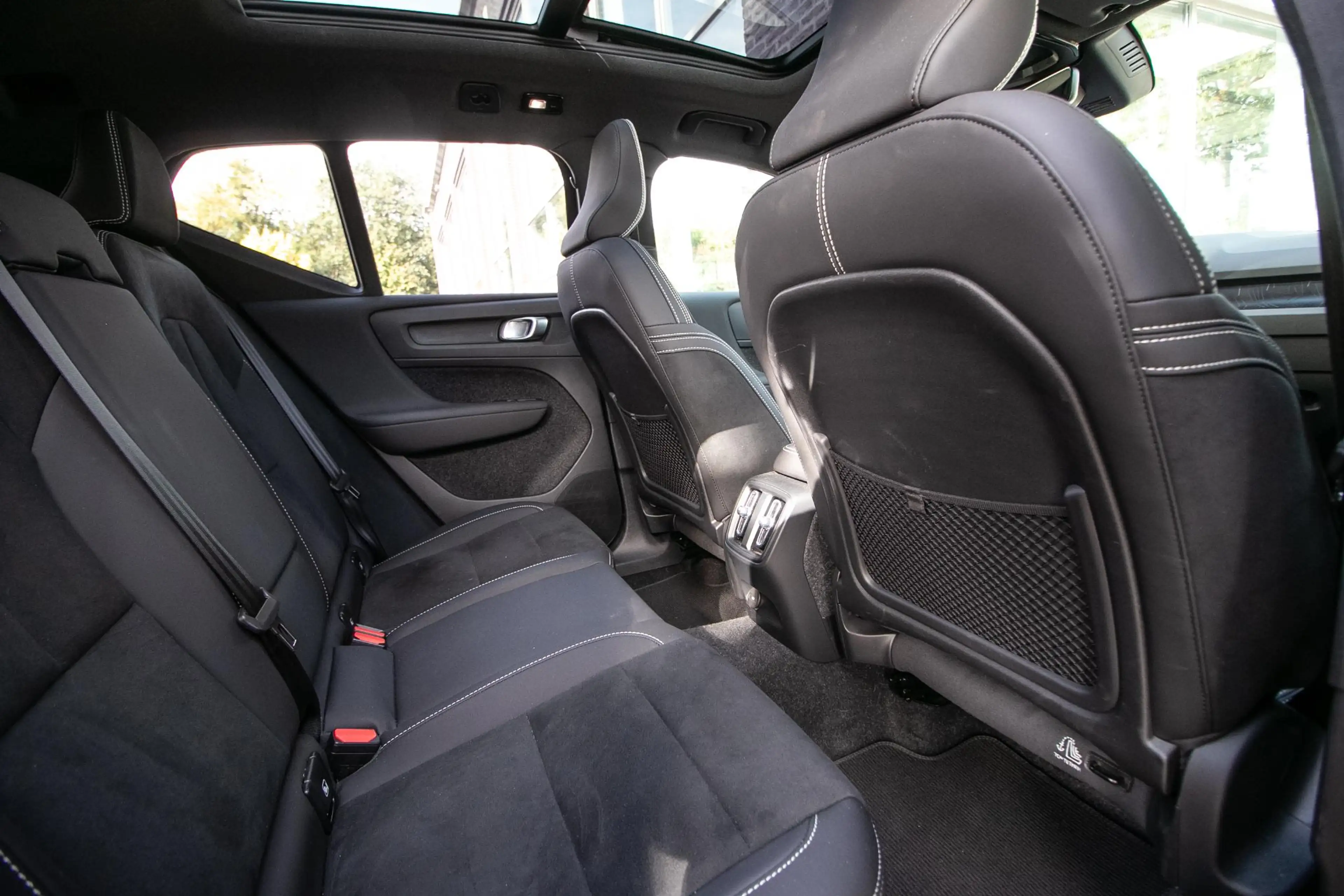 Volvo EX40 Single Motor Extended Range Ultra Black Ed. 82 kWh — photo 8