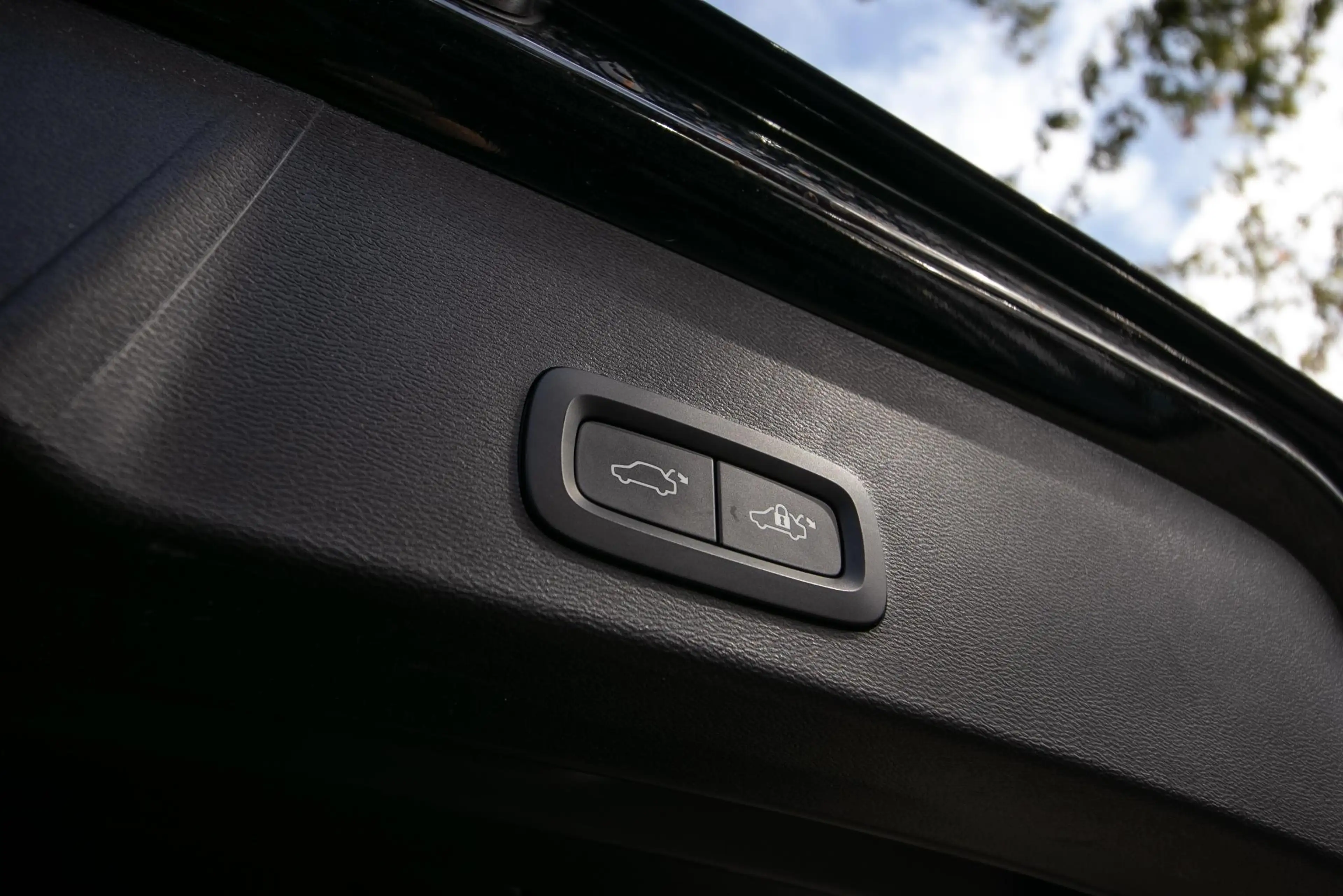 Volvo EX40 Single Motor Extended Range Ultra Black Ed. 82 kWh — photo 13