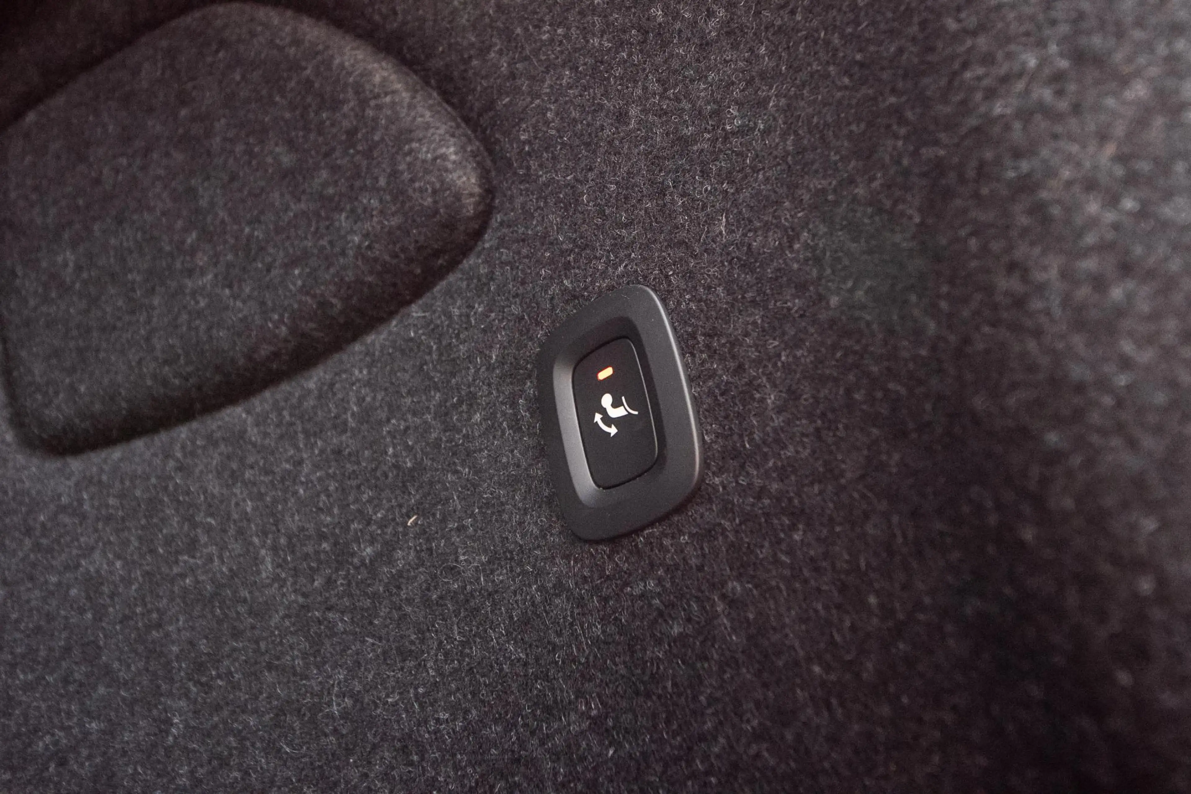 Volvo EX40 Single Motor Extended Range Ultra Black Ed. 82 kWh — photo 11