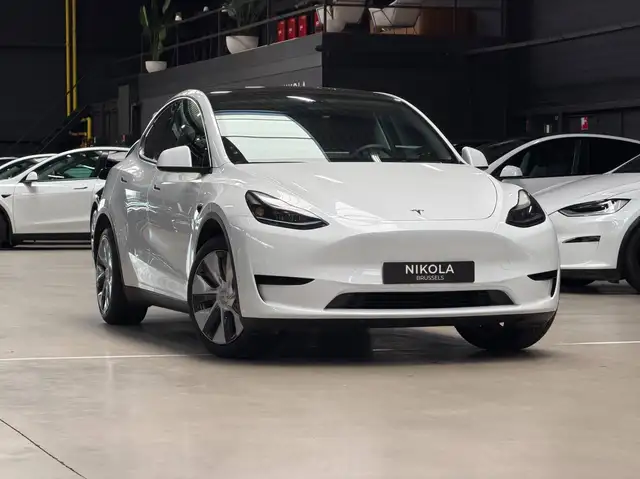 Tesla Model Y RWD - PREMIUM - HIGHWAY AUTOPILOT