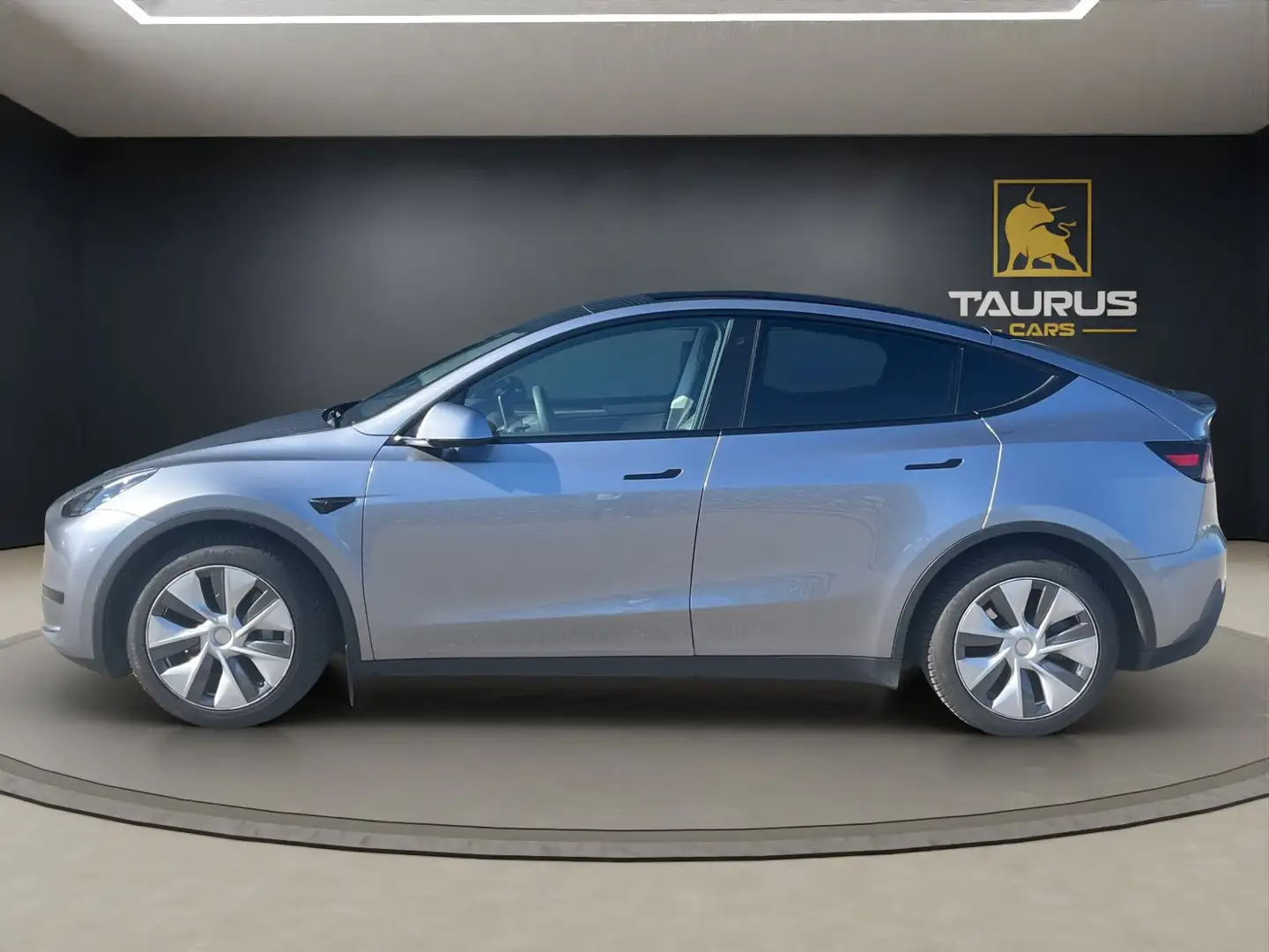 Tesla Model Y Basis RWD 60 kWh Anhängevorrichtung NEUWERTIG Silber - 2
