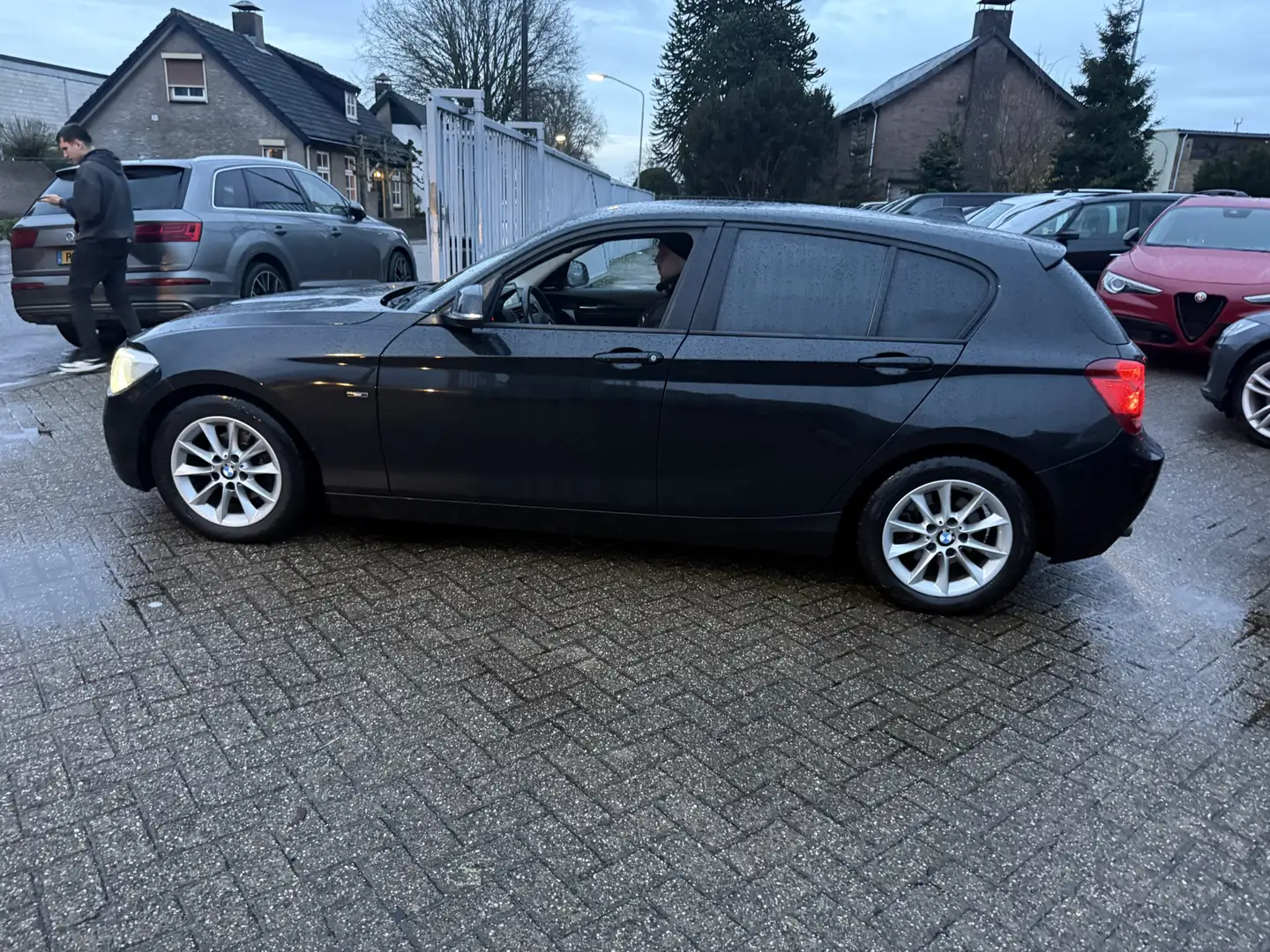 BMW 116 1-serie 116d EDE Executive Zwart - 2
