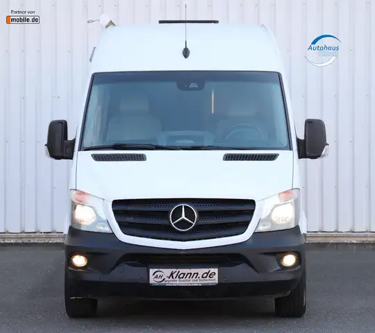 Mercedes-Benz Sprinter view 4