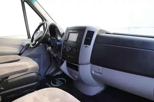 Mercedes-Benz Sprinter view 15