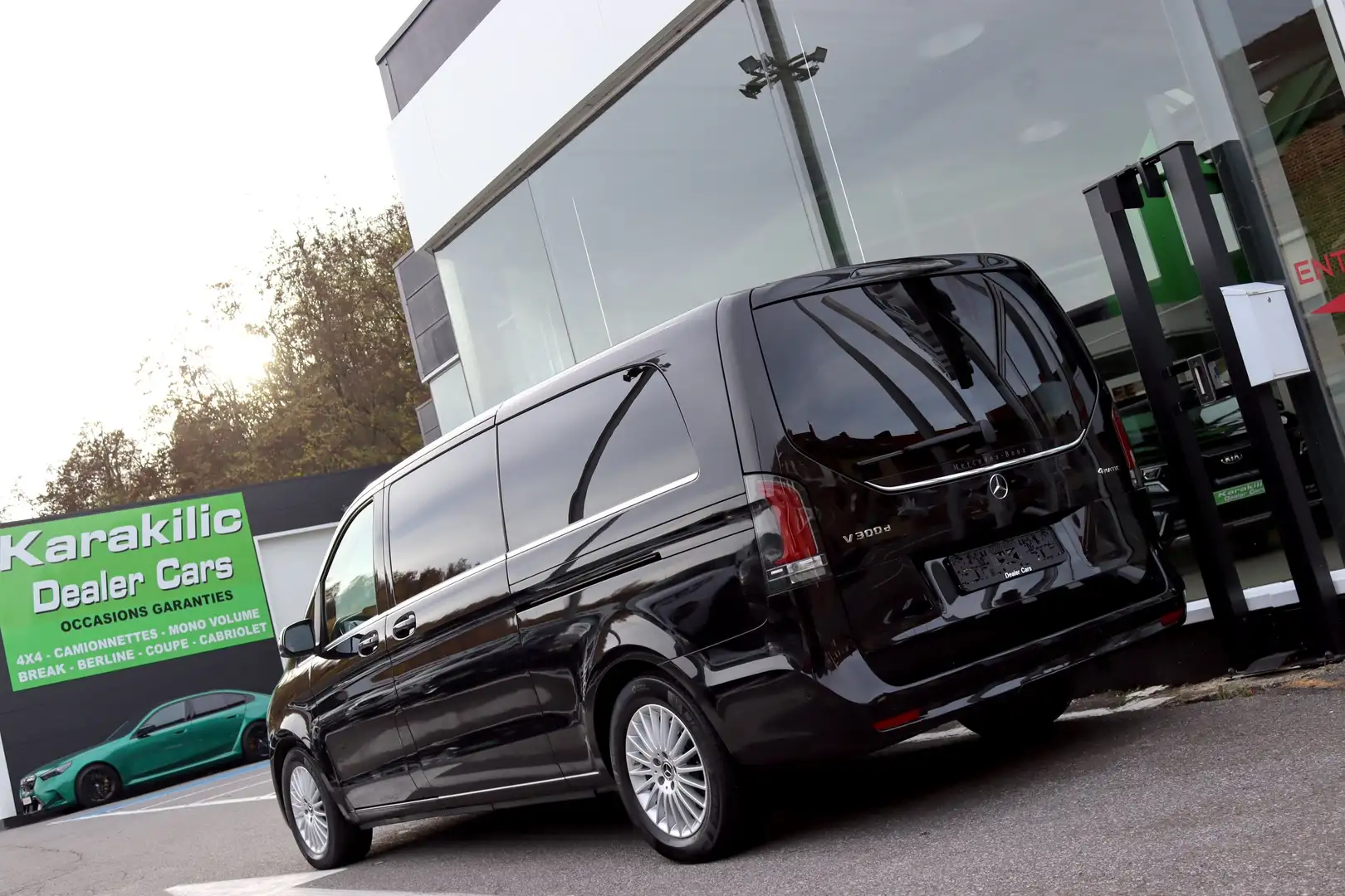 Mercedes-Benz V 300 D 4-MATIC VIP 6PLACES EXTRA LONG FULL OPTIONS TVAC Noir - 2