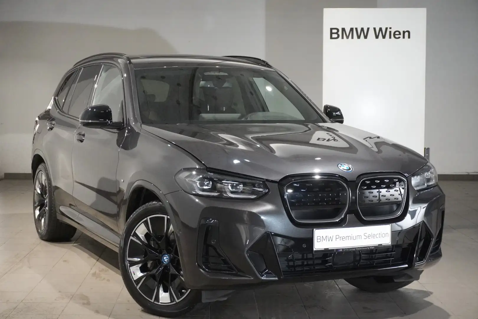 BMW iX3 M Grau - 1