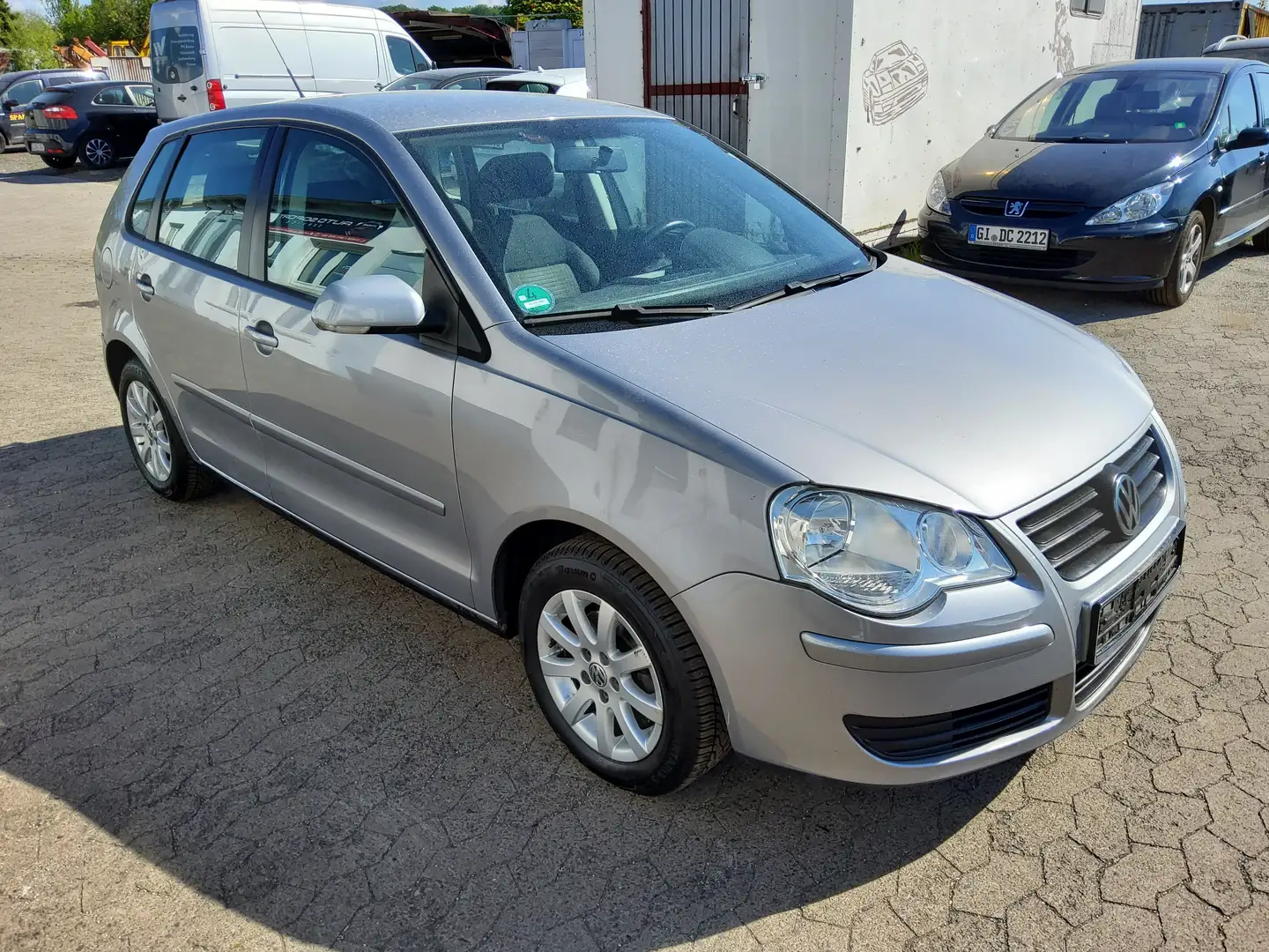 Volkswagen Polo Trendline Gris - 2