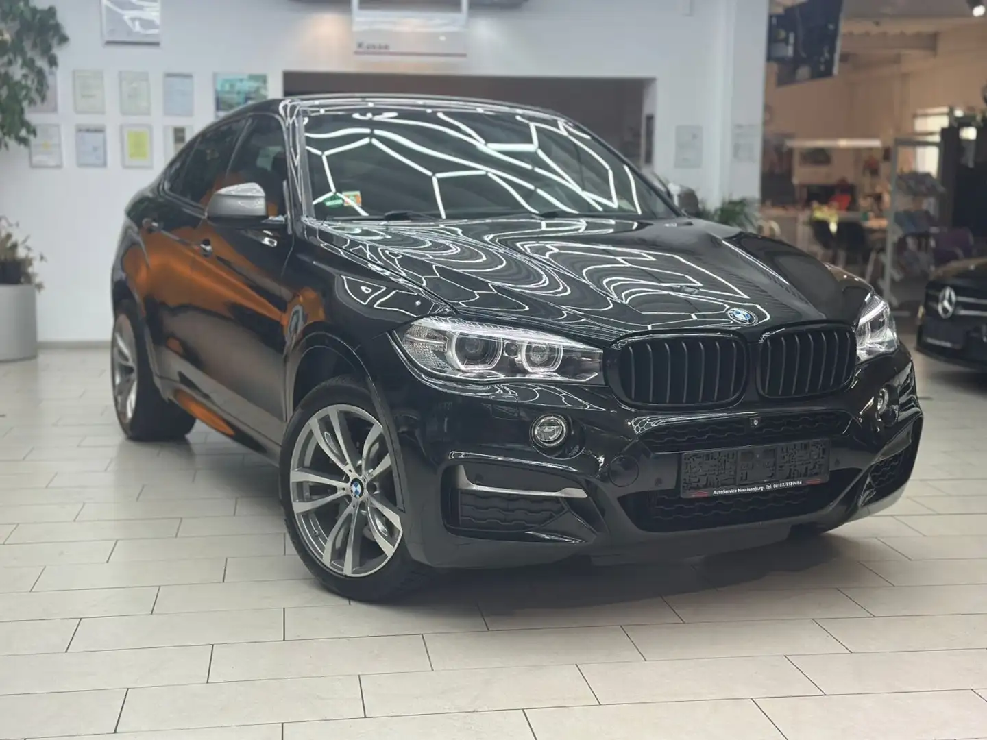 BMW X6 M 50d Leder RueFaKa HeadUp Navi Sportsitze SHZ Tempo Nero - 1