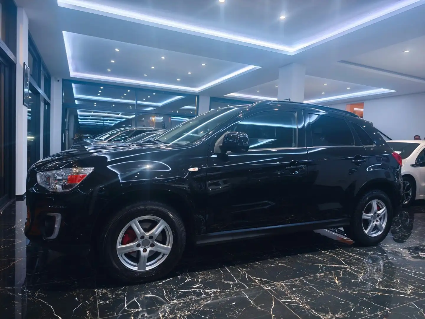 Mitsubishi ASX Instyle 4WD SHZ PDC MFL Zwart - 2