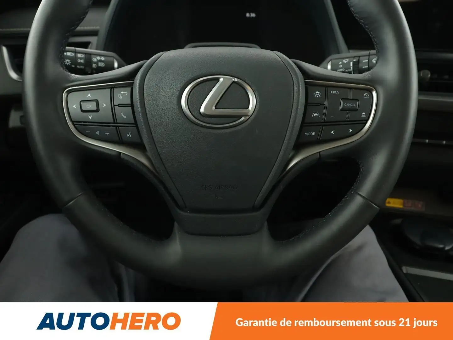 Lexus Egyéb 300h Luxe 2WD Fekete - 1