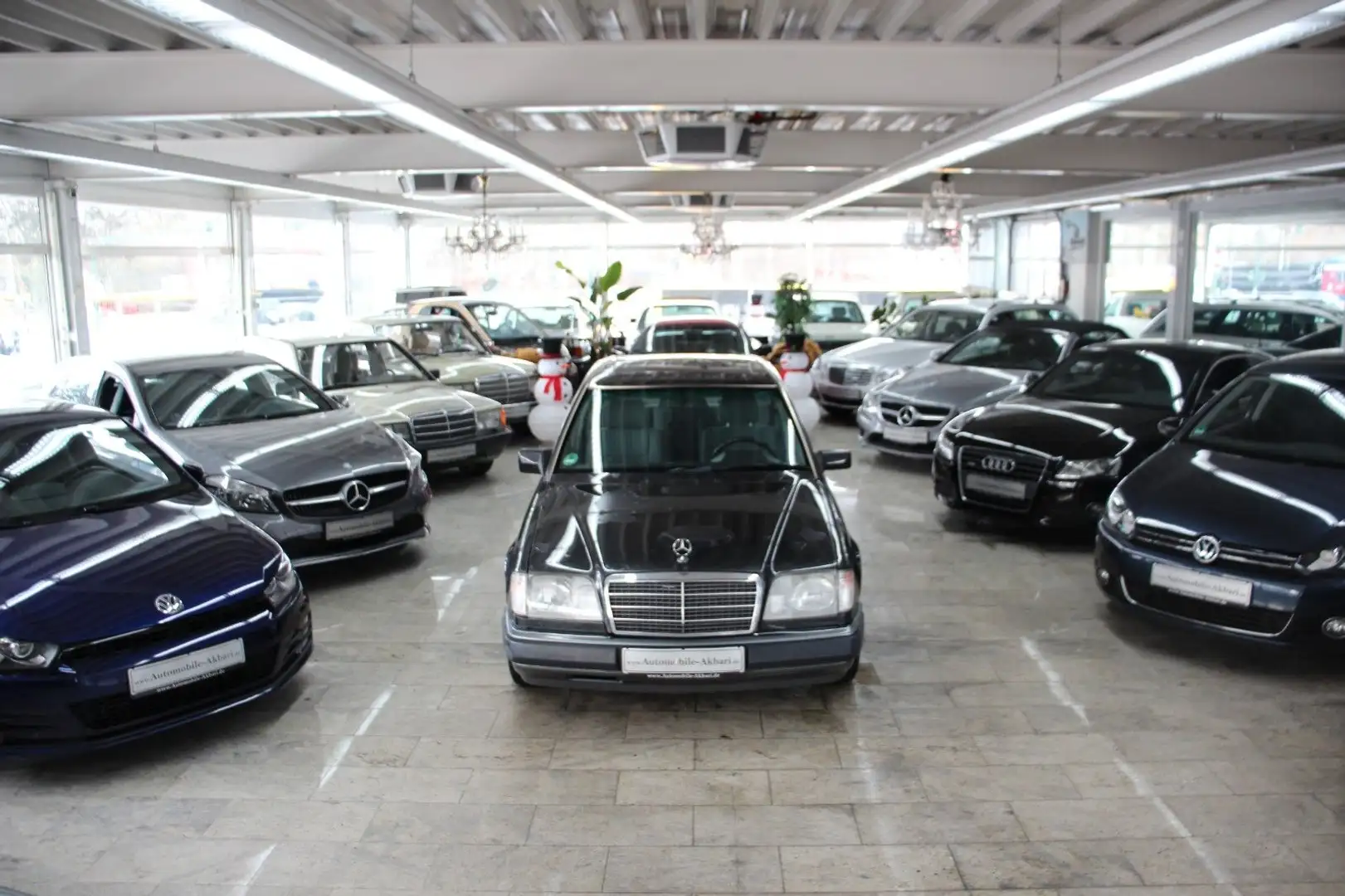 Mercedes-Benz 220 E W124 *Automatik/Schiebedach* Schwarz - 1