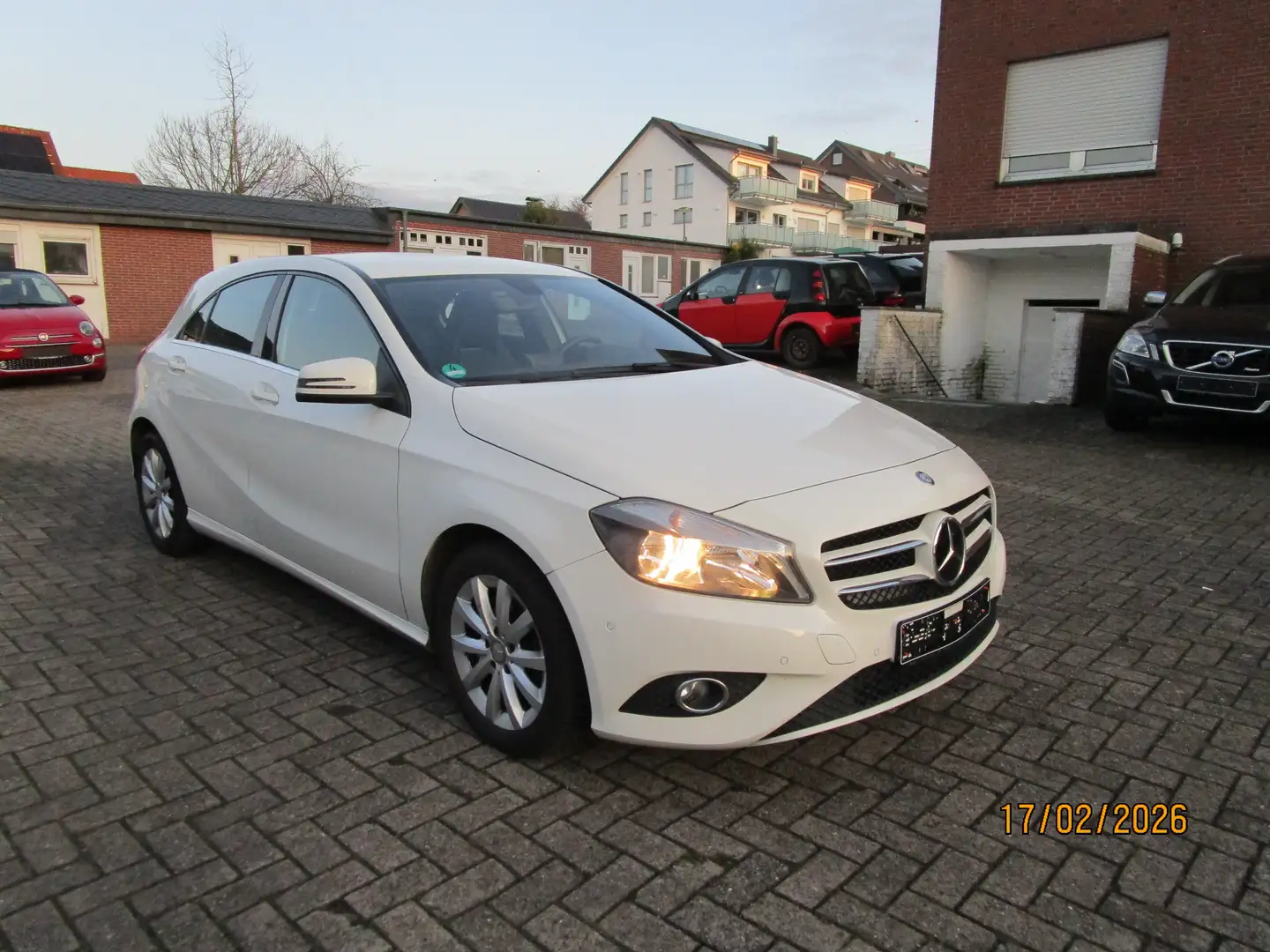 Mercedes-Benz A 180 A 180 BlueEfficiency+Sport+Autom.+AHK+Tempomat+ Weiß - 1
