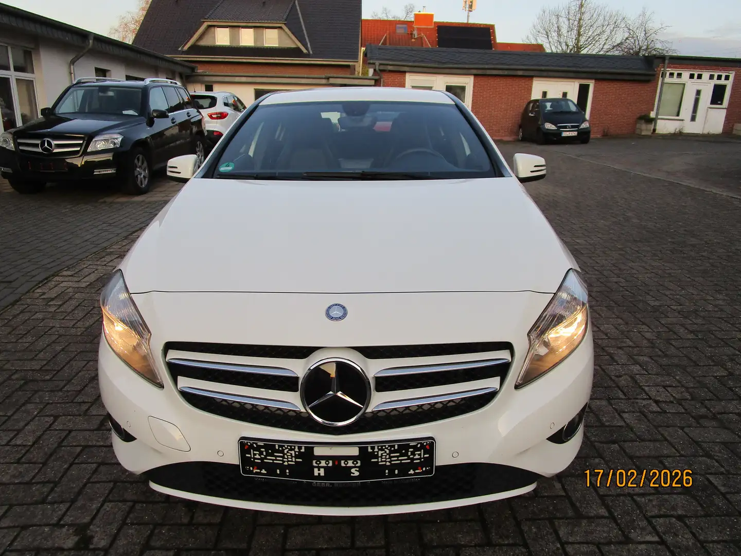 Mercedes-Benz A 180 A 180 BlueEfficiency+Sport+Autom.+AHK+Tempomat+ Weiß - 2