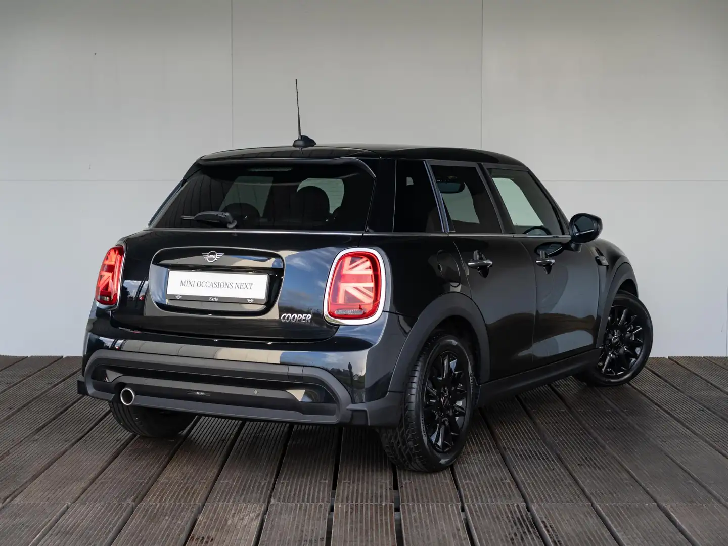 MINI Cooper 5-deurs Aut. Classic + Premium Nero - 2