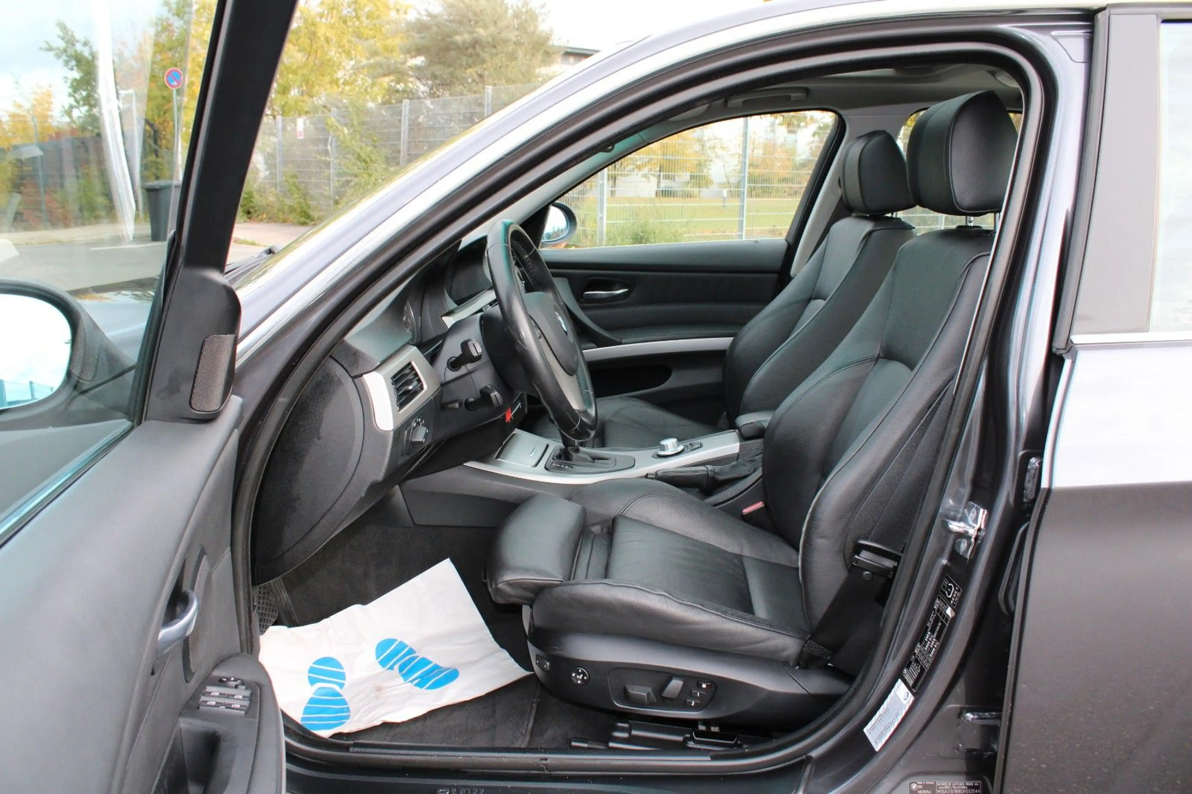 BMW 325 i Xenon Auto. Schiebed. Xenon Leder NaviProf. — photo 10
