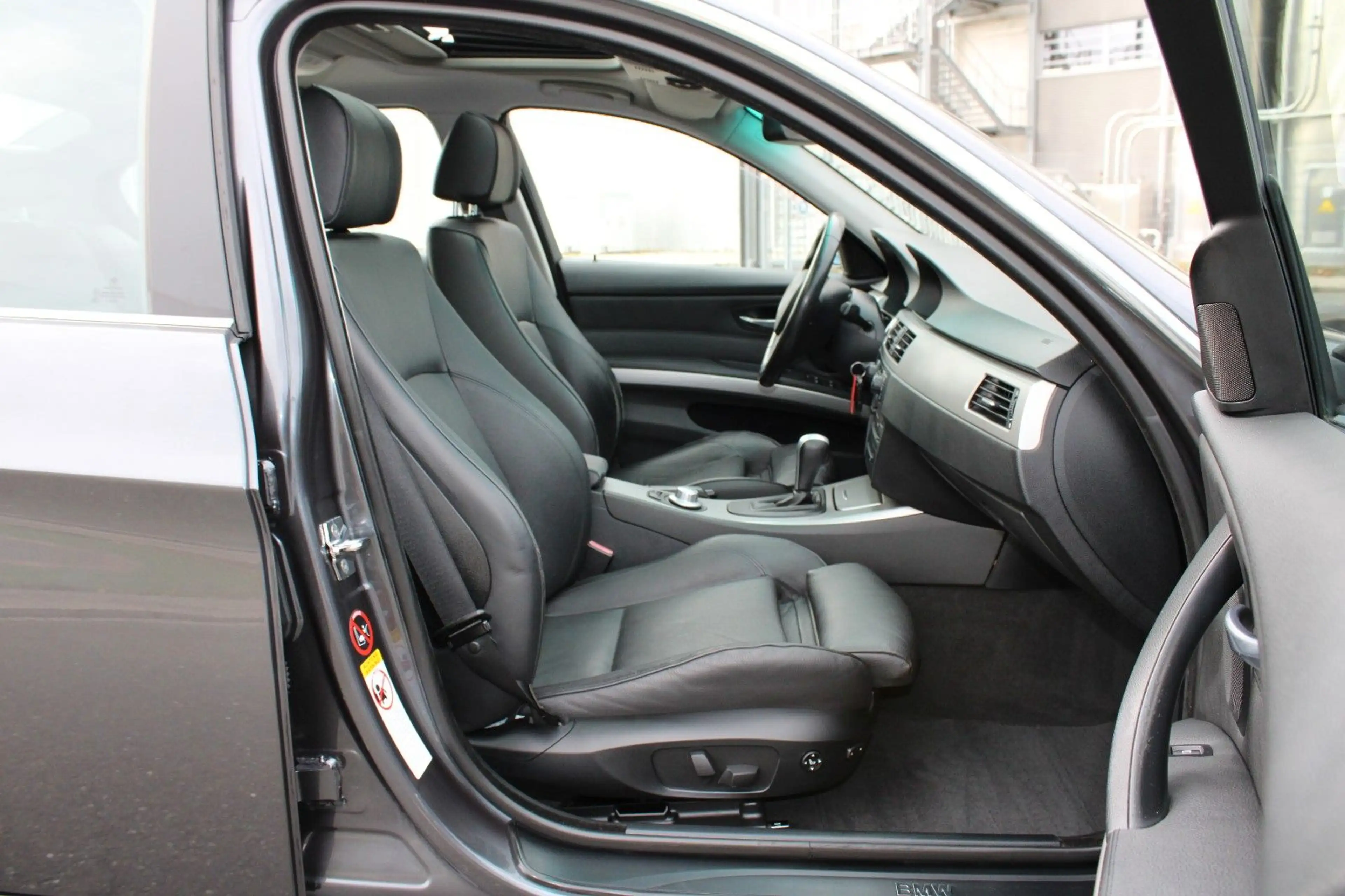 BMW 325 i Xenon Auto. Schiebed. Xenon Leder NaviProf. — photo 14