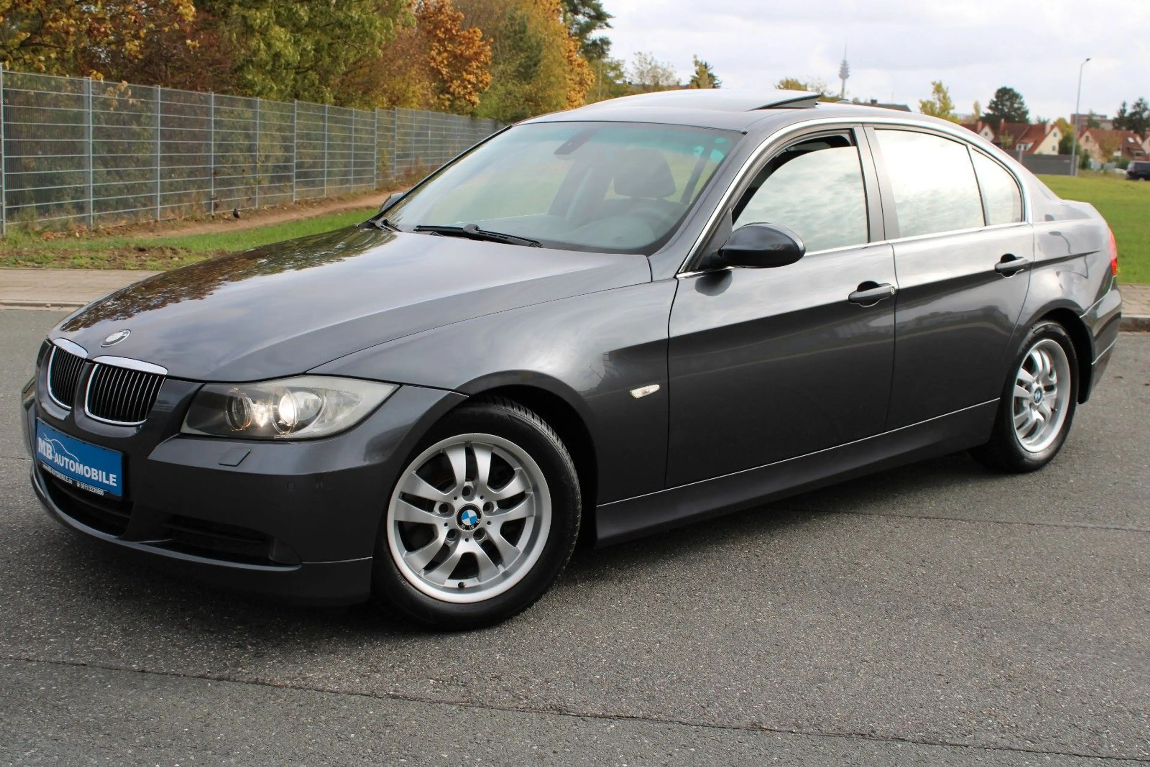 BMW 325 i Xenon Auto. Schiebed. Xenon Leder NaviProf. — photo 2