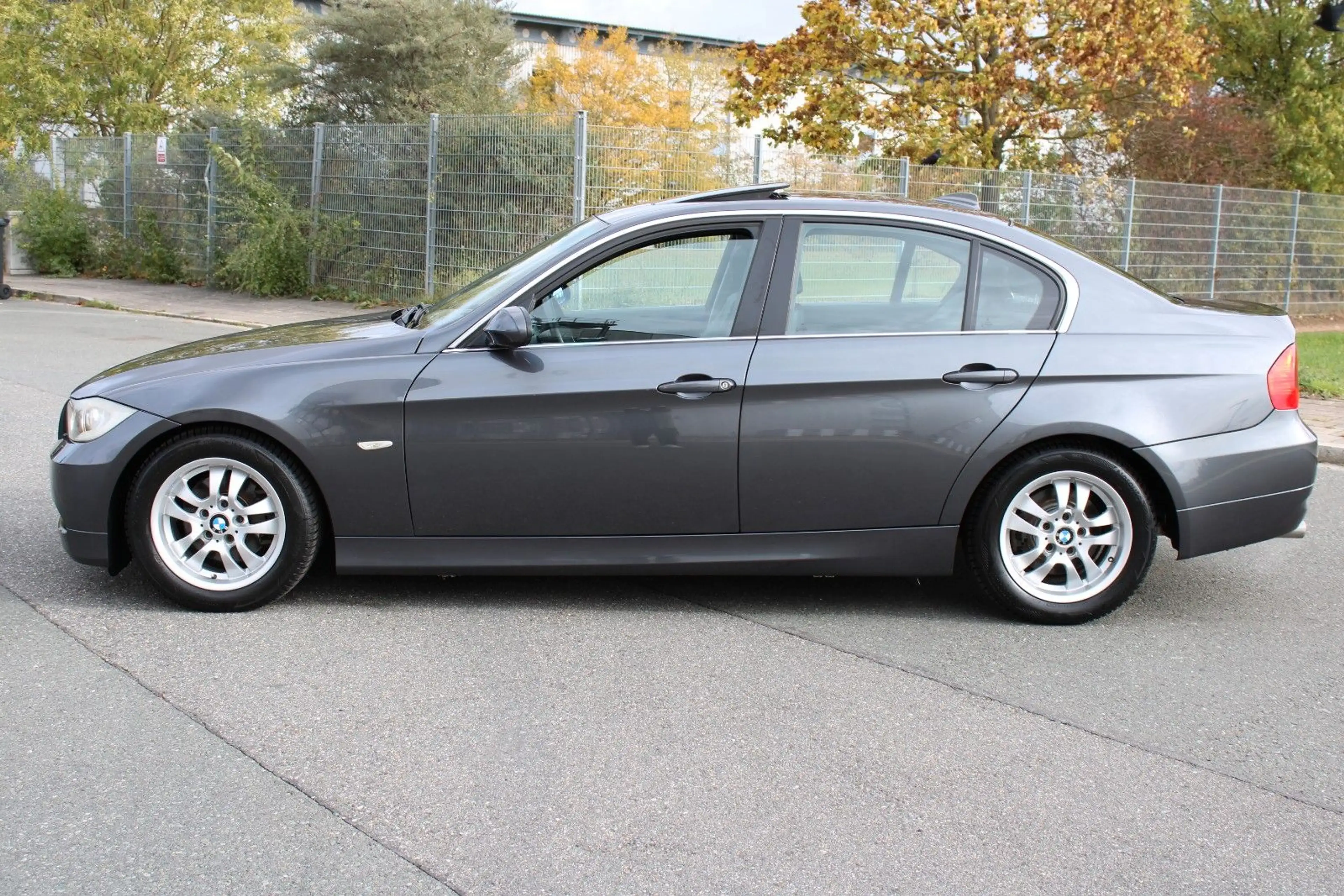 BMW 325 i Xenon Auto. Schiebed. Xenon Leder NaviProf. — photo 6