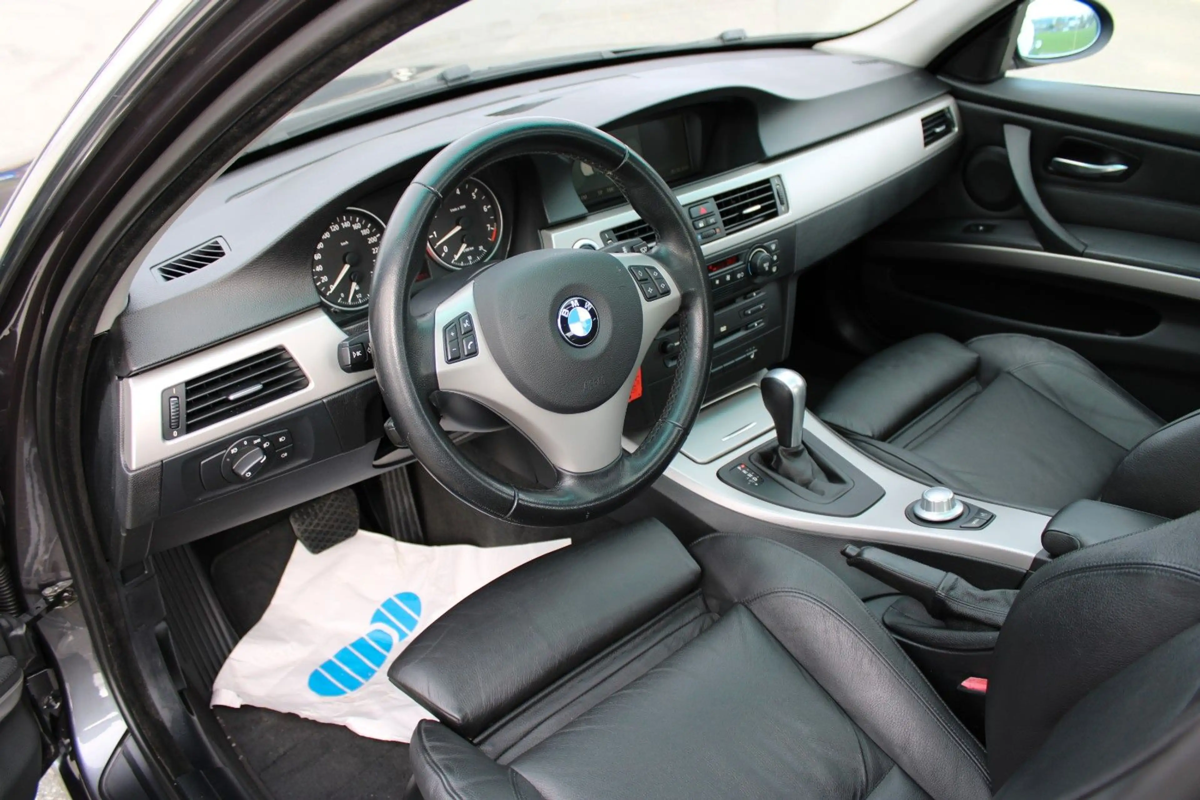 BMW 325 i Xenon Auto. Schiebed. Xenon Leder NaviProf. — photo 11